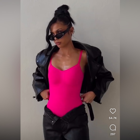 SKIMS 4X/5X SEAMLESS SCULPT Sculpting Bodysuit with Snaps Flamingo pink - Picture 5 of 11